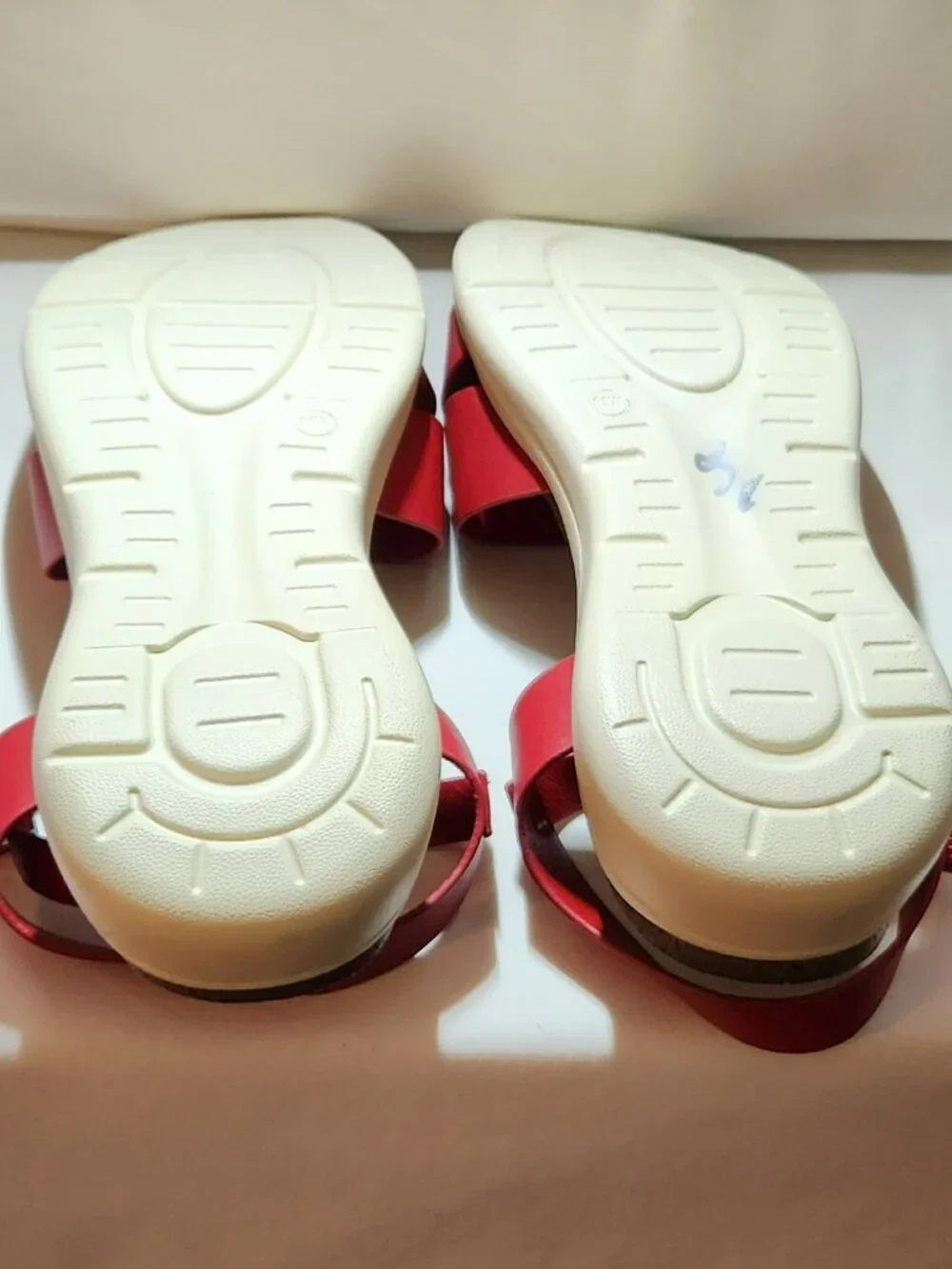 NY & C sandals red sz 11 M** NWD SEE NOTES - Picture 5 of 6
